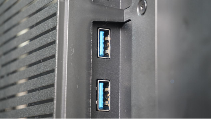 接口方面,oppo智能电视s1除了常规的dtmb电视接口,av音视频输入接口