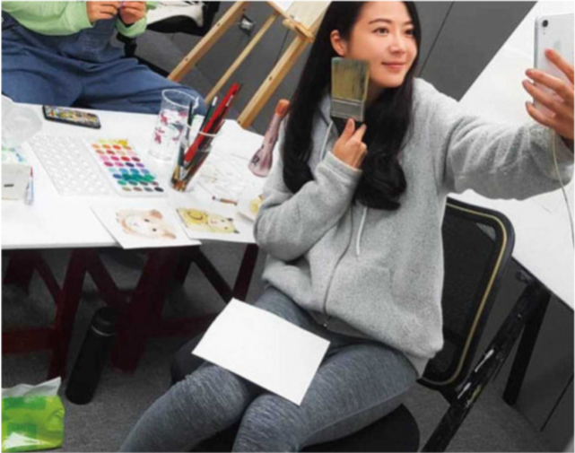 言承旭与前女友张熙恩藕断丝连聚会上紧盯女方同车离开