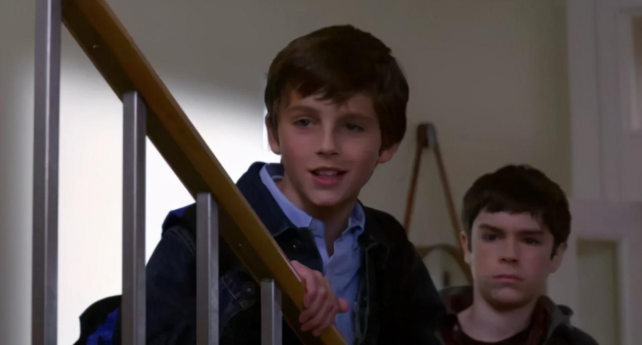 羡慕的精致脸庞,甜茶就宛若王子一般存在|蒂莫西|甜茶|影帝_新浪新闻