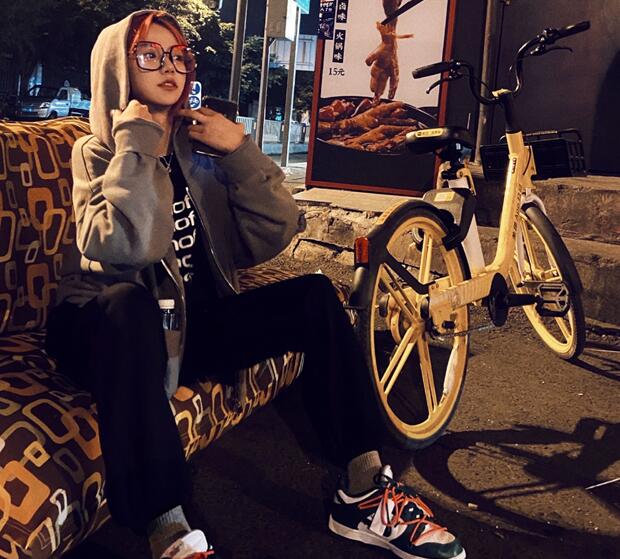 刀小刀首次尝试婚纱变装,美到极致,粉丝:已经在幻想