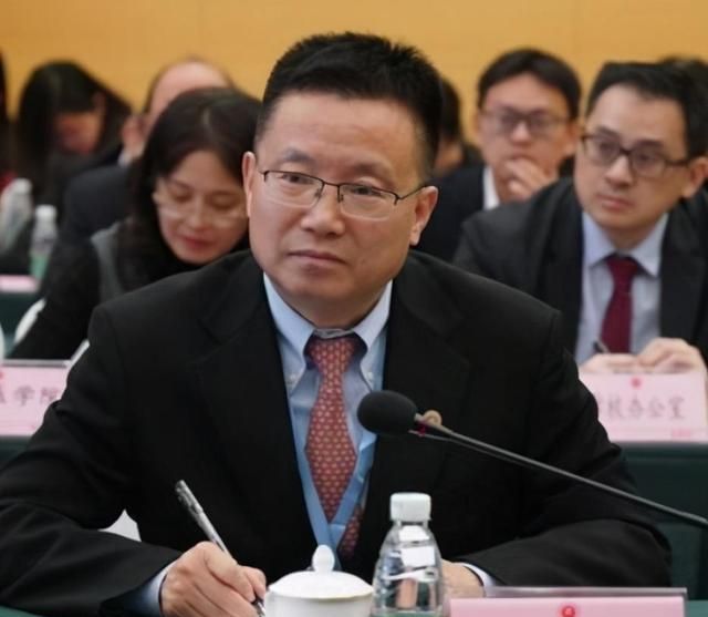 值得关注的是,四川省教育厅副厅长彭翊,成都市副市长刘筱柳出席并讲话