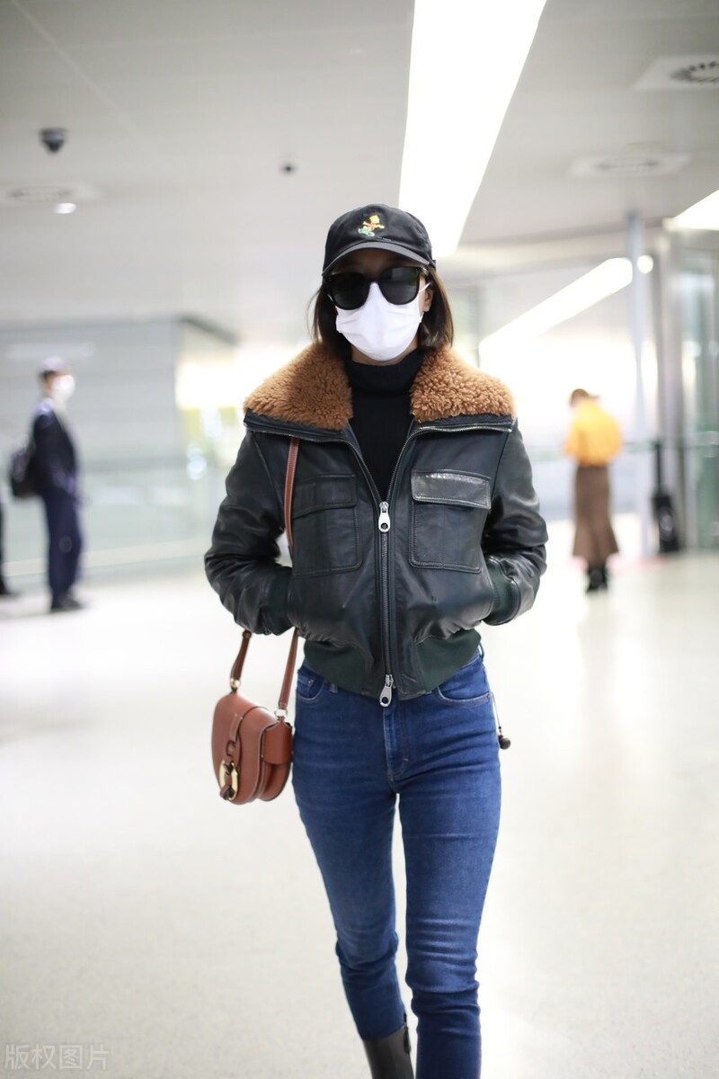 11月10号,王珞丹现身机场.