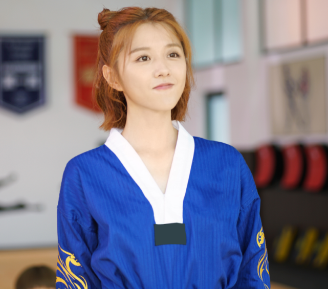 邵雨薇还透露,目前自己的事业和感情都处在最顺利又舒服的状态,明年还