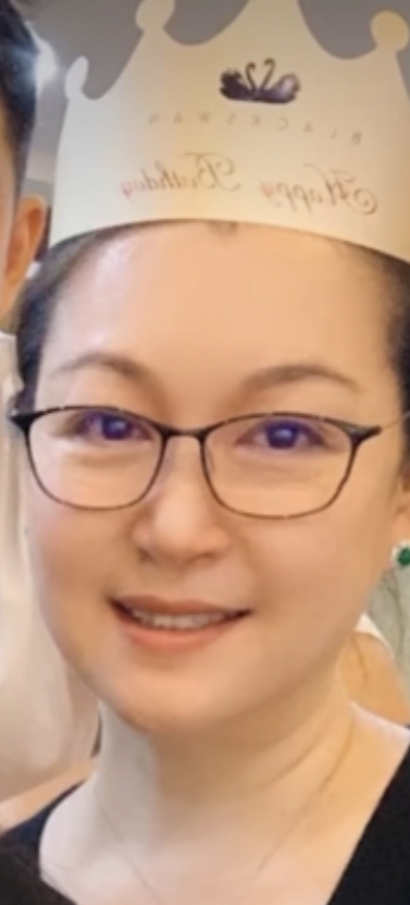 赵本山妻子近照曝光,戴翡翠55岁肤白貌美,和女儿球球似姐妹俩|马丽娟