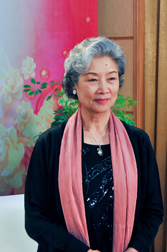 国家一级演员吕中儿子是导演儿媳是影后女儿更是国人的骄傲