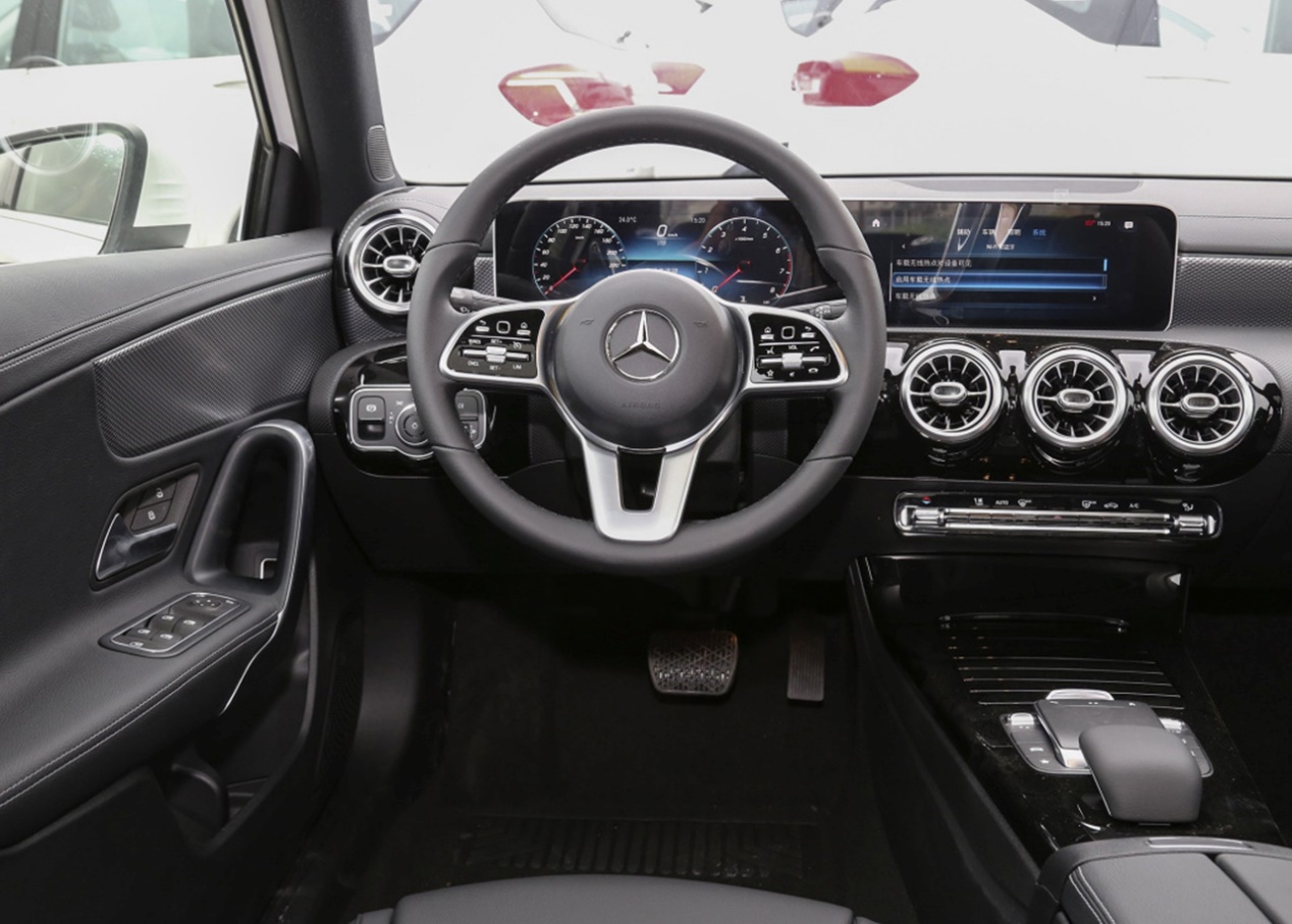 专门给女生特供的奔驰a 180l,好看好高级,但是动力好弱