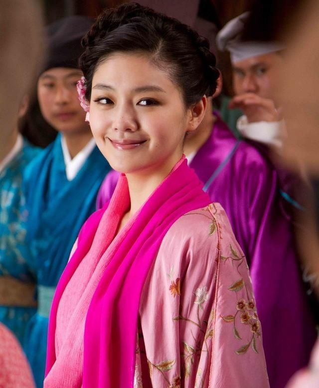 查看徐熙媛经典古装造型图片,仙灵飘飘雪魂,甜蜜纯真聂小倩