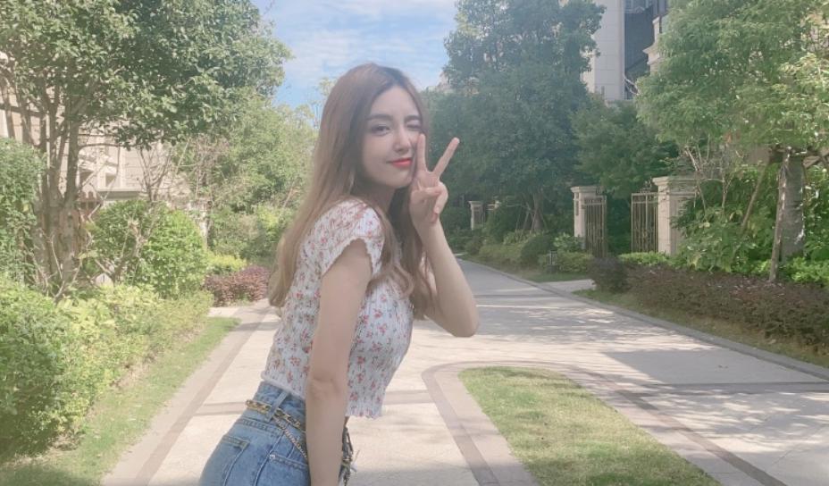 余霜rita谁才是lpl代表人物前者营业惊艳后者还在找男友