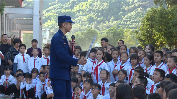 普洱:宁洱县直属小学开展秋季学期消防安全知识培训及应急演练