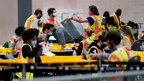 美媒：美国28名大选工作人员感染新冠，感染源或来自选民