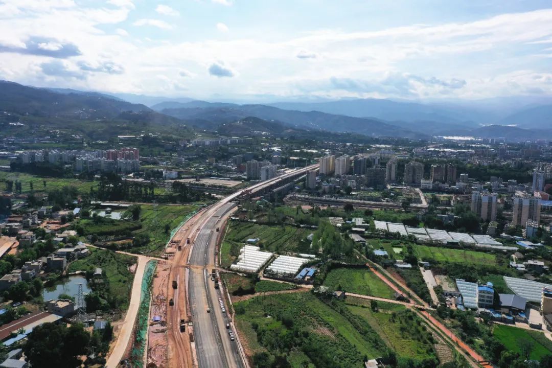 作为今年西昌推进的最大重点交通工程建设项目,绕城公路北环线施工也