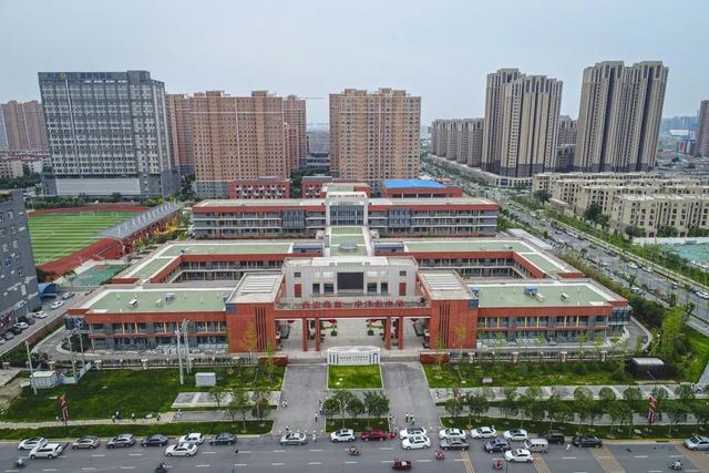 三年来,西咸新区累计投资80亿元,新建学校68所,新增学位7.