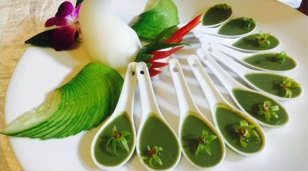 仙草百合——石斛宴文火慢炖,汤醇味正,是养生精品尽显普洱健康饮食之