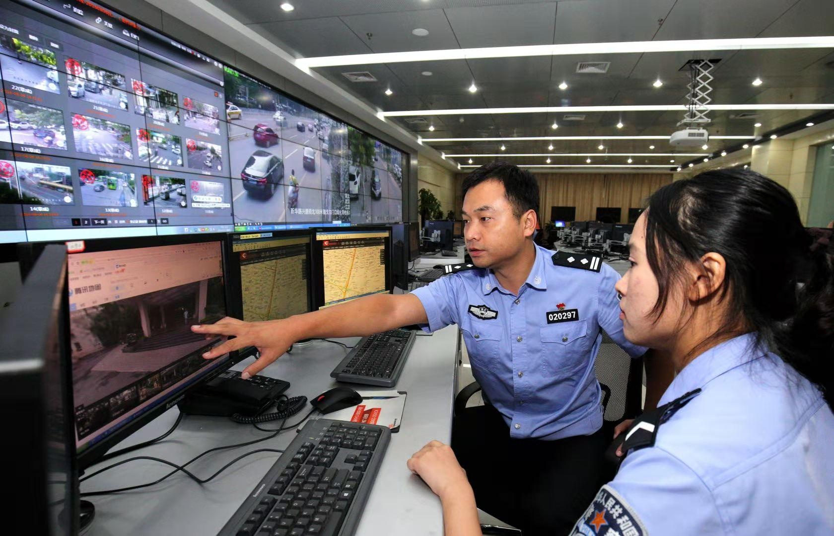 盯住一个"白头盔"侦破大案 武汉视侦首席侦查员闵肖