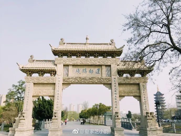 里运河文化长廊就借着月色,看这城市流光溢彩若逢着满月当空一路繁花