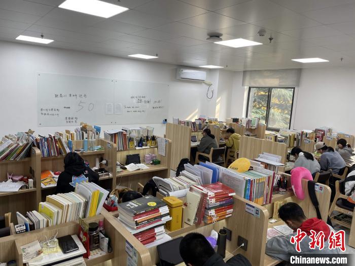 西安一高校为考研生安排专人专座 学生不为占座困扰休闲区蓝鸢梦想 - Www.slyday.coM