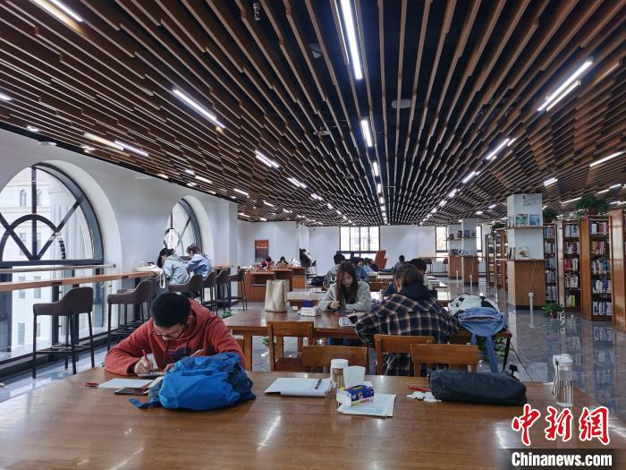 西安一高校为考研生安排专人专座 学生不为占座困扰休闲区蓝鸢梦想 - Www.slyday.coM