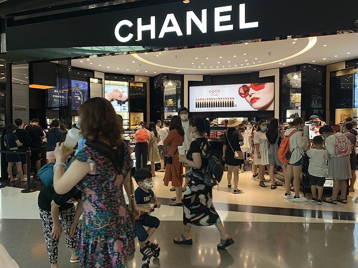 海南免税店4个月大卖120亿元商品 化妆品贡献一半