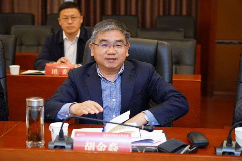 为十四五规划献计策访青岛大学党委书记胡金焱