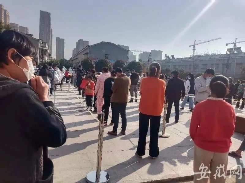 张洋社区居民进行核酸检测 图源：安徽网