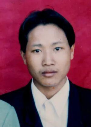 (张德中证件照)