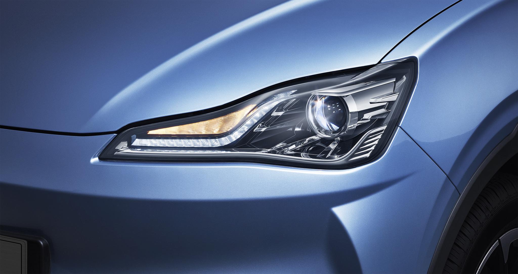 鹰眼镭射大灯哪吒v的内饰设计至臻至简,摒弃繁琐,回归真实驾驶场景的