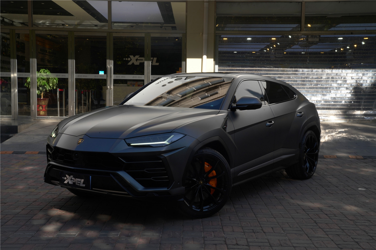 兰博基尼urus变身黑武士贴隐形车衣石家庄永诚