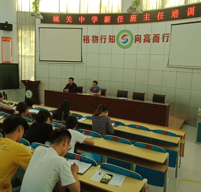 临朐县城关中学三举措加大青年教师培养力度