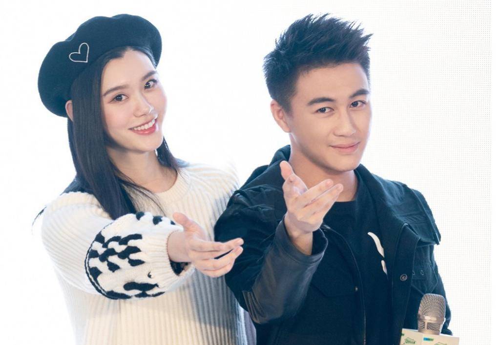 虽然何超莲与何猷君已经握手言和,但关于他们之间的比较却从未停止.