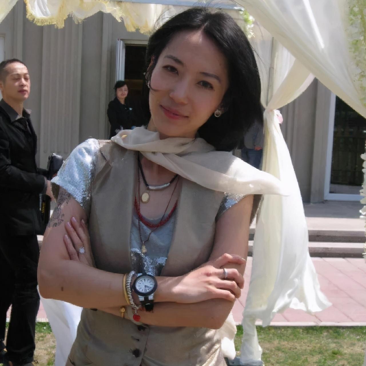 她是齐秦小24岁娇妻,与老公同框像爷孙,儿女双全比王祖贤幸福|方美芳|王祖贤|孙丽雅_新浪新闻