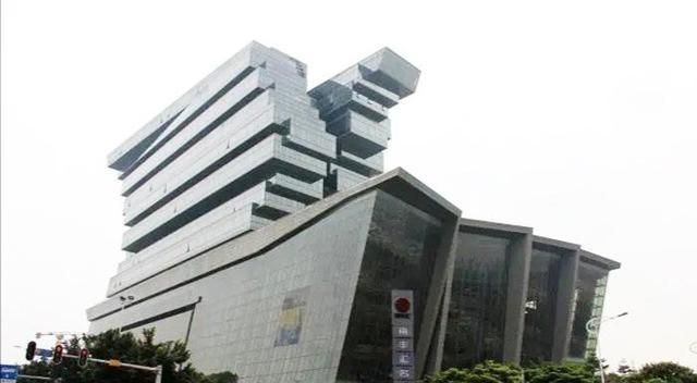 广州"最丑"建筑,下面像棺材上面像金条,是寓意"升官发财"?