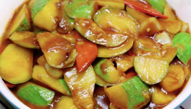 家常食谱:酱爆西葫,木耳炒鸡蛋,番茄鱼片汤