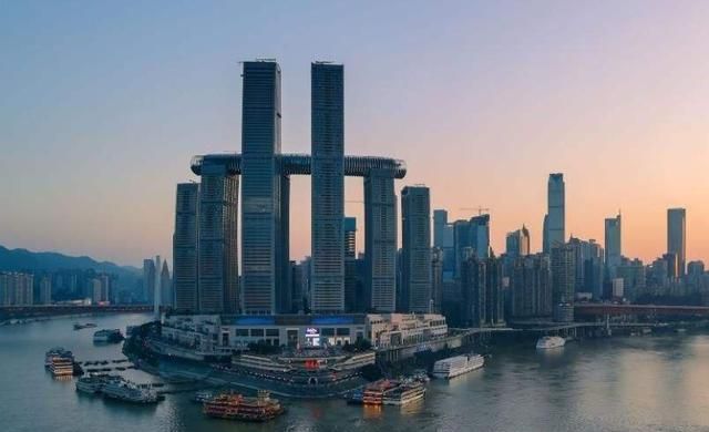 广州"最丑"建筑,下面像棺材上面像金条,是寓意"升官发财"?