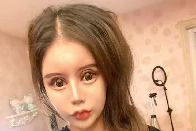 小z娜娜整容400次为整容砸几百万的她成功把自己整的面目全非