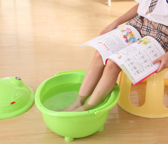 泡脚好处多多但给6岁以下孩子泡脚却百害无一利