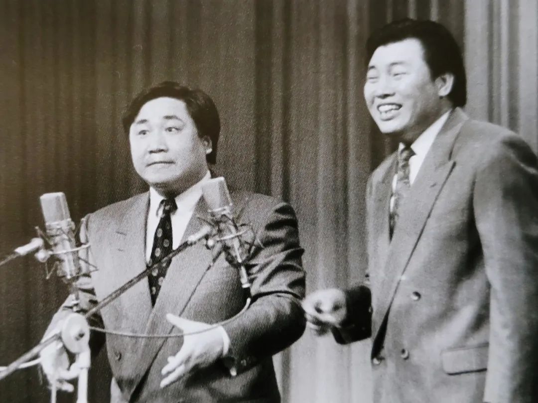 那时候赵本山范伟还没登上春晚郭德纲于谦还参加主流相声演出