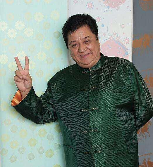 73岁李金斗罕见现身与方青卓合体代言产品言语间显得太谨慎