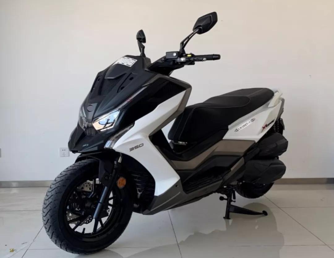 光阳adv风格350踏板公布,带鸟嘴设计轮胎前14后13