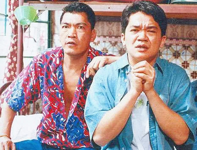 傻标黄光亮被困电梯内淡定自拍还开心唱歌笑称人生第一次