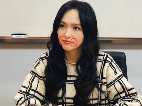 唐嫣生图法令纹引热议,我却关注她嘴角"小括号"大多数人都没有