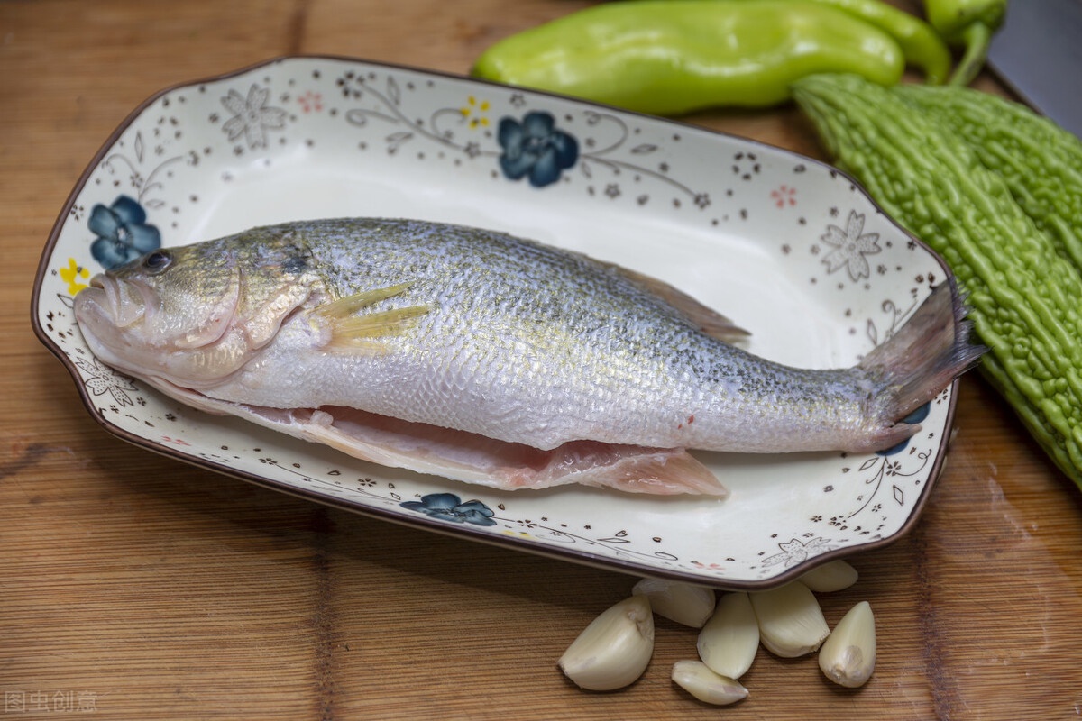 做清蒸鱼,放盐还是生抽?都不放,教你正确做法,鱼肉鲜美滑嫩