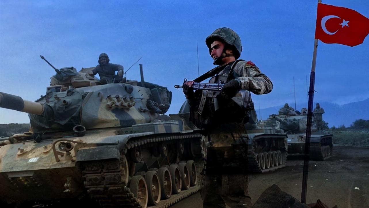 纳卡战争伤亡数万人土军车队遭炸弹袭击多名士兵倒在血泊之中