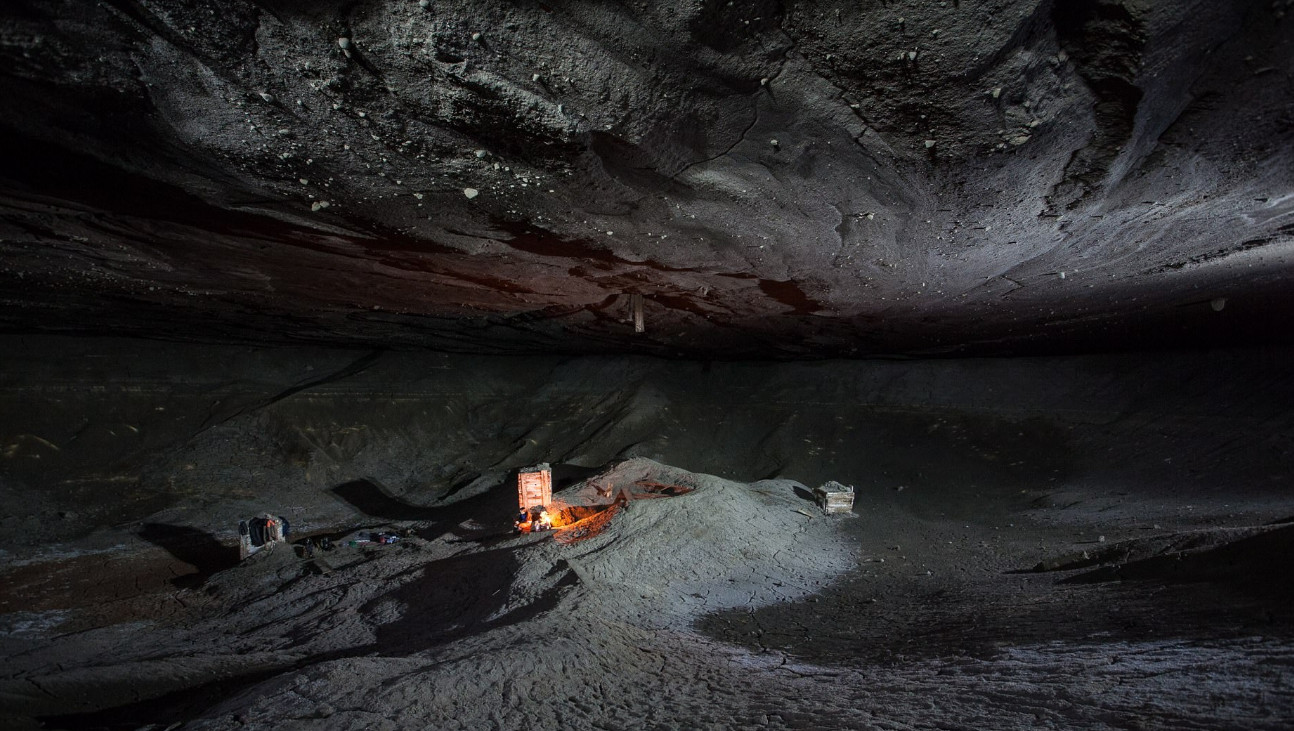 废弃地下盐矿奇观置身其中如世界颠倒