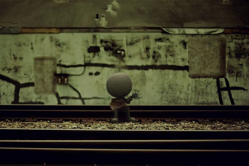 插画中的孤单小人像极了偶尔失落的我们让人心生同情