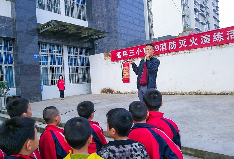 南充市高坪第三小学开展"11.9"消防演练活动|南充市_新浪新闻