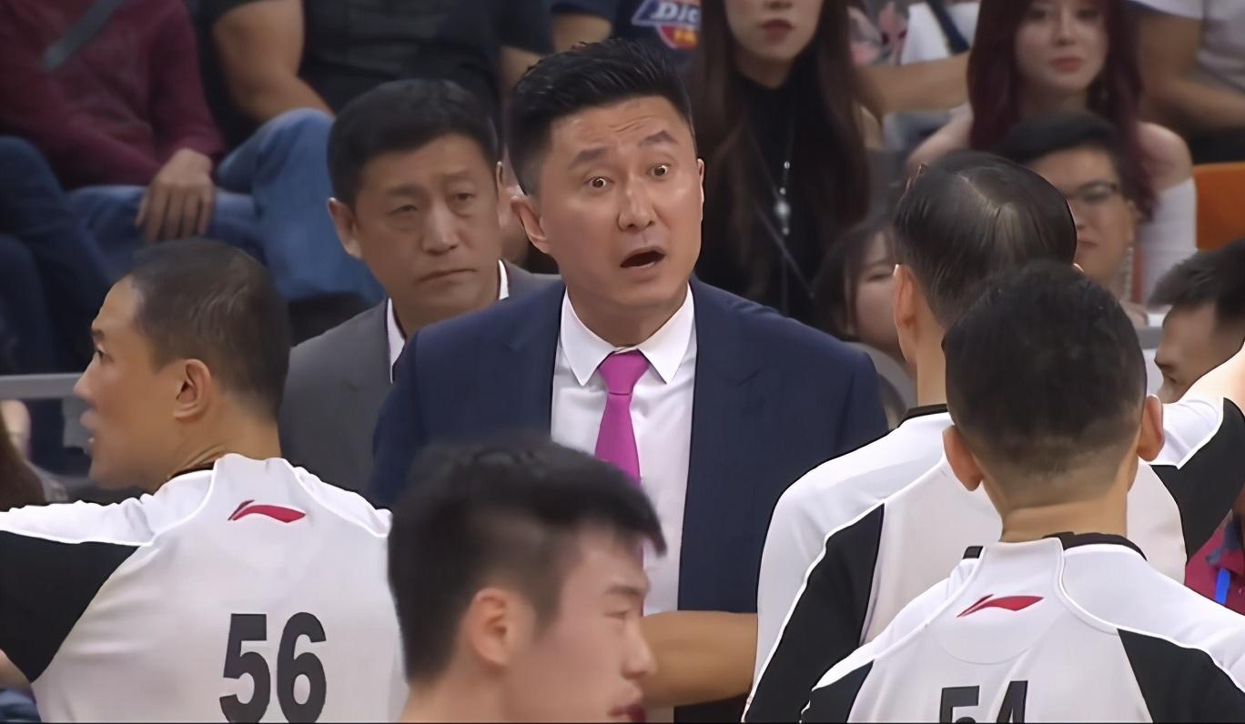 杜锋2年2次被驱逐,都是54号和56号裁判联合出手|广东宏远|杜锋_新浪