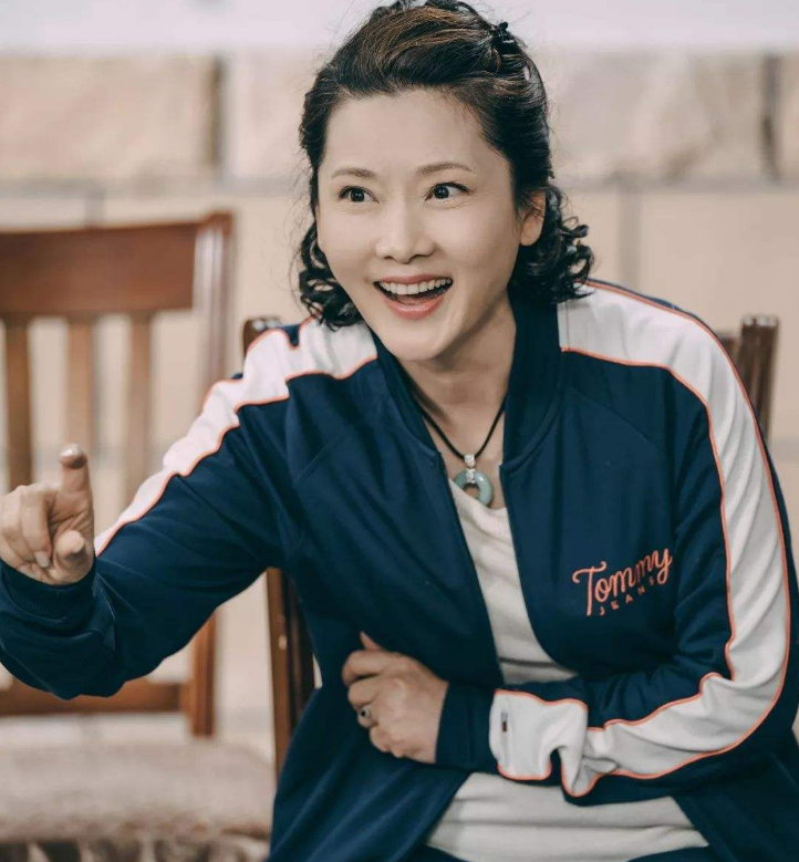 她被拉来临时救场,连导演都不看好,不料却意外成就了经典|何赛飞|杨楠