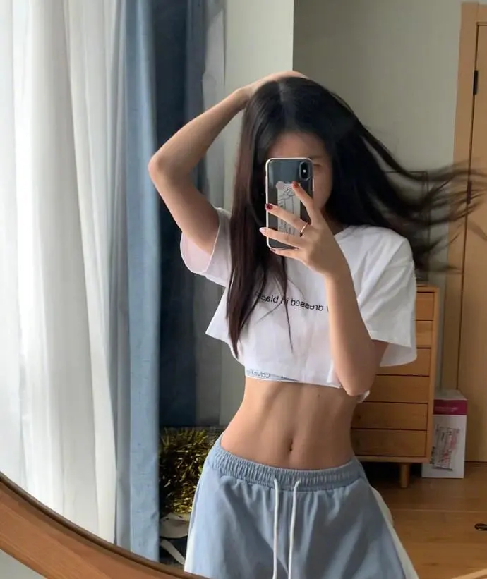 正文     前段时间,徐娇晒出自己的全身照.