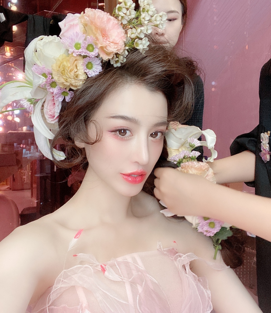 刘翔前妻葛天晒照惹质疑,衣着暴露锁骨凹陷,离婚后仍孤身一人