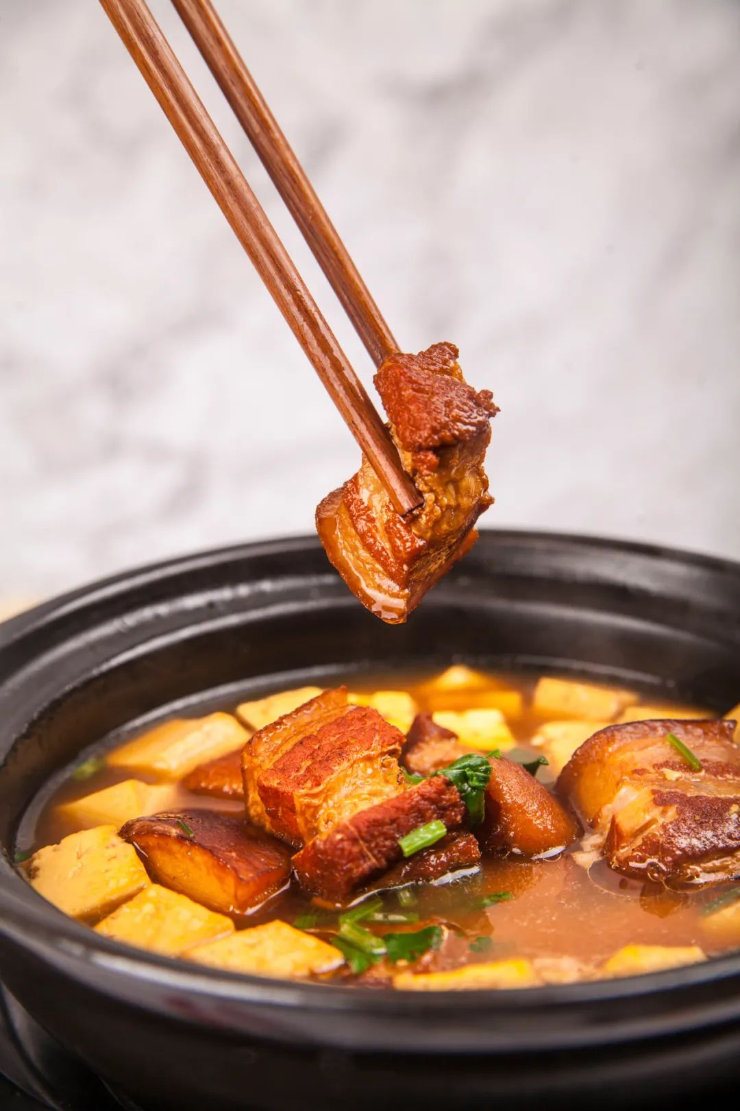 豆腐坛肉砂锅.摄影/十月初一,图/汇图网